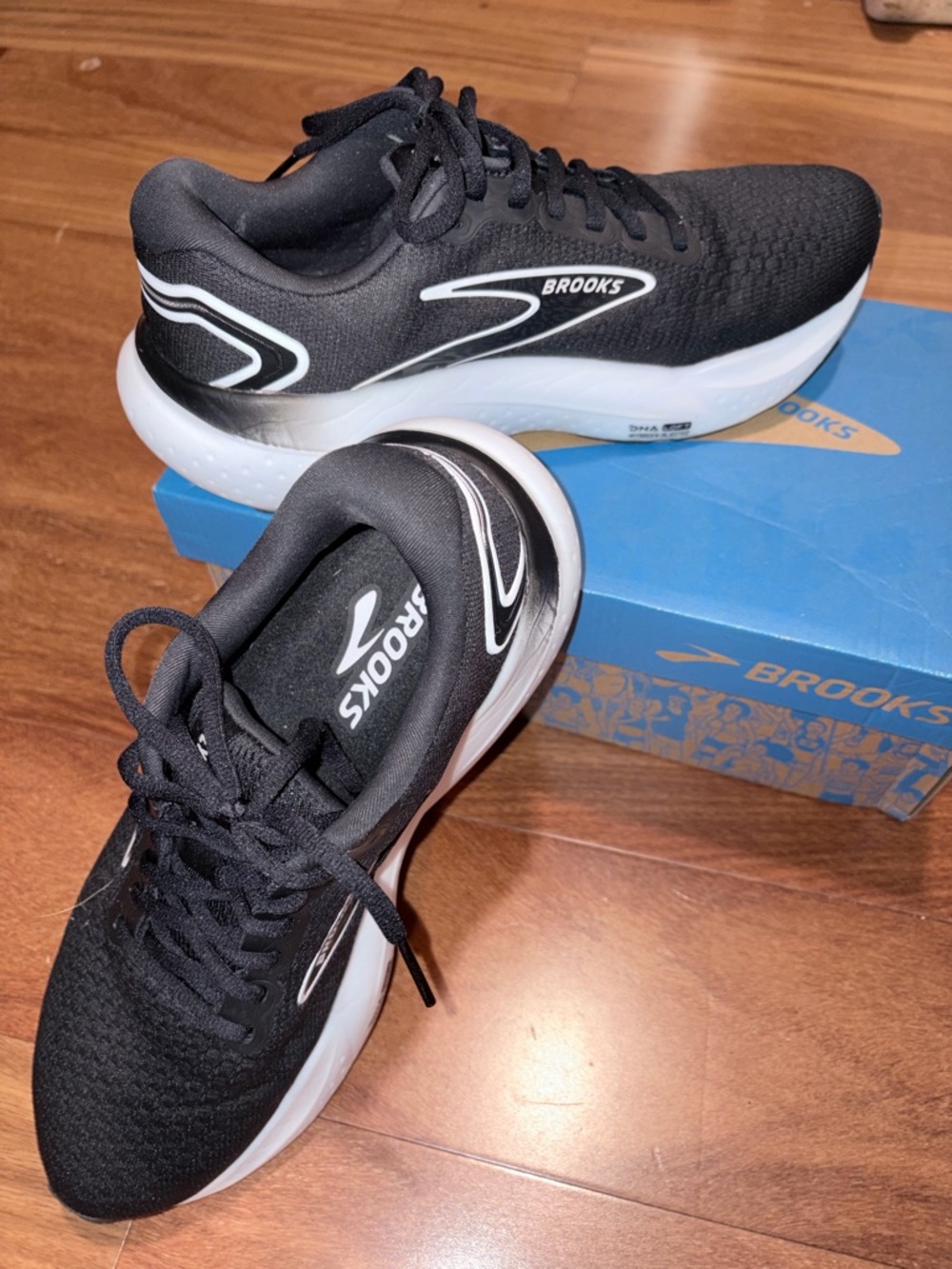 Brooks Glycerin 21 Black and White Cushioned Running Shoes Sz 8.5